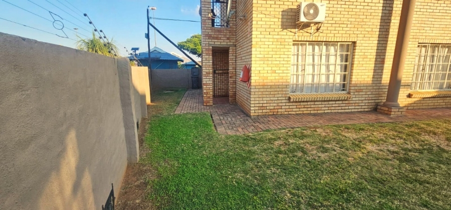 To Let 2 Bedroom Property for Rent in Waterval East North West